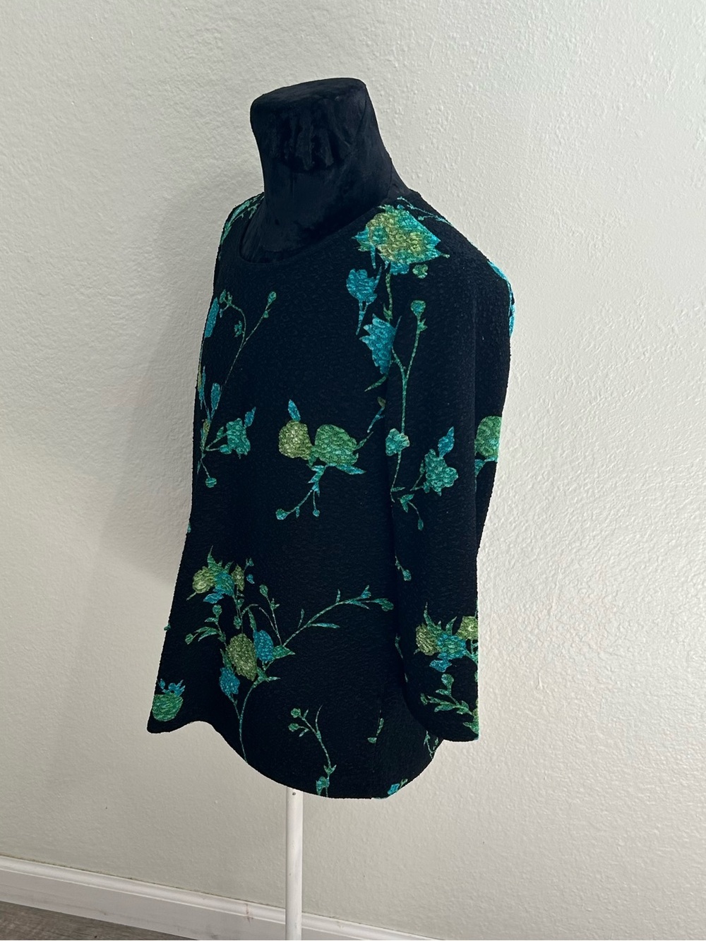 French Laundry Black Teal Green Floral Blouse Size Medium - Picture 2 of 10